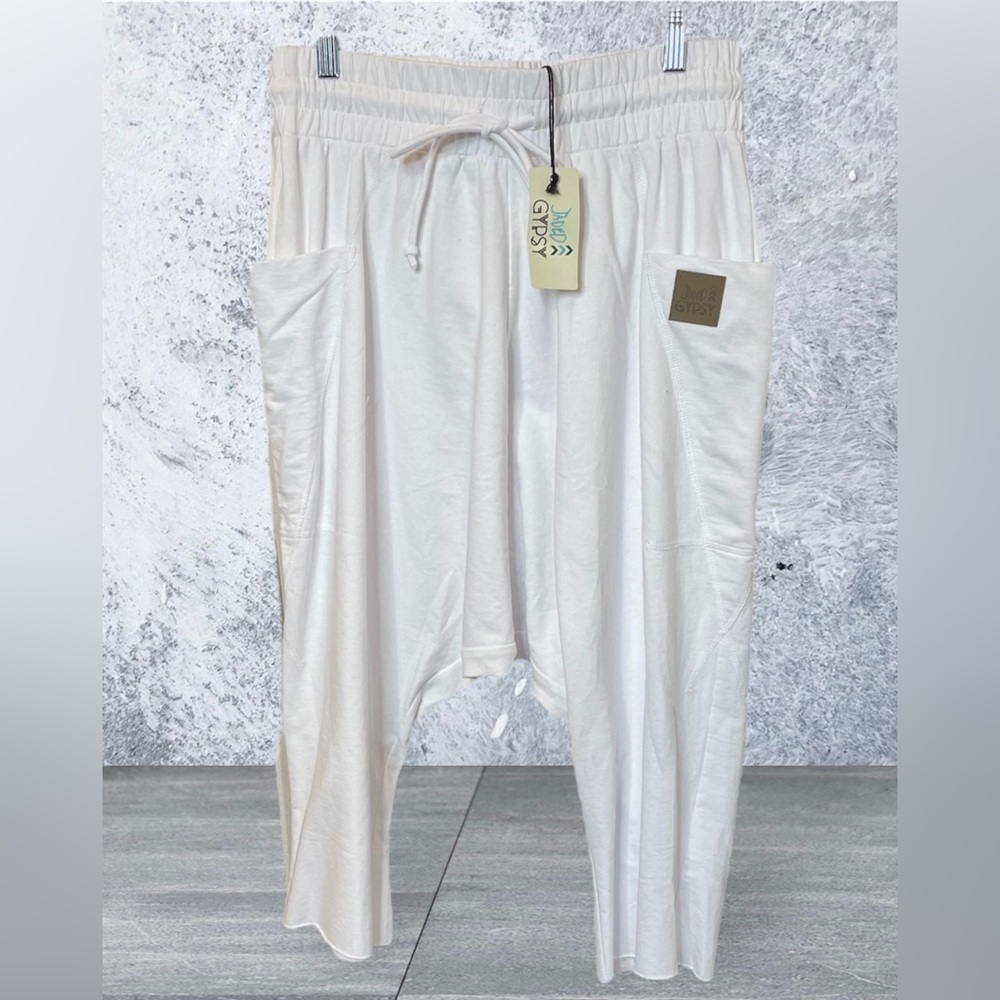 Jaded Gypsy Bubble Butt cropped pants NWT